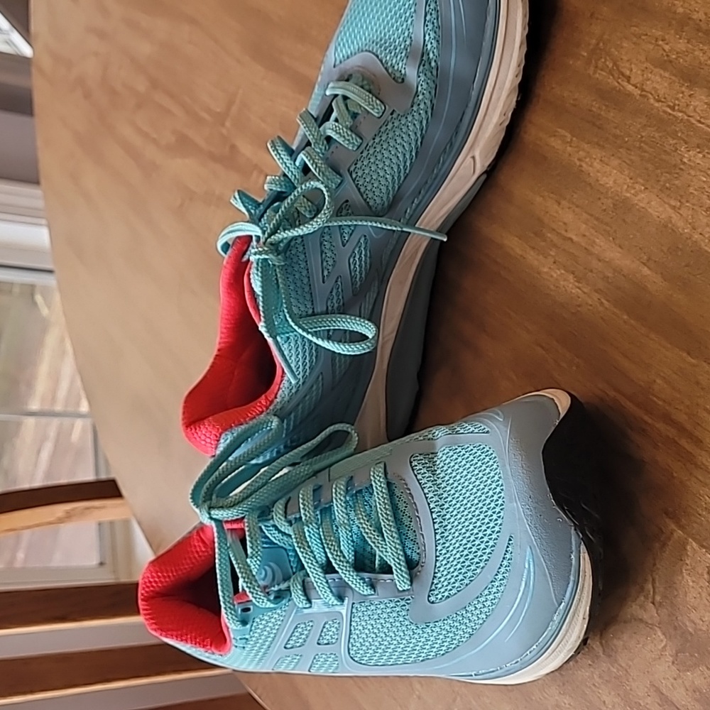 Topo sneakers